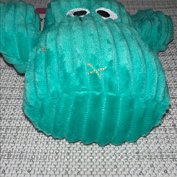 PETSHOPPE Green Plush Macro Ribbed Cactus with Pink Flower Squeaky Dog Toy - Picture 4 of 8